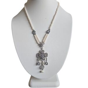 Vintage Silver and White Pearls Floral Pendant Necklace With Rhinestones